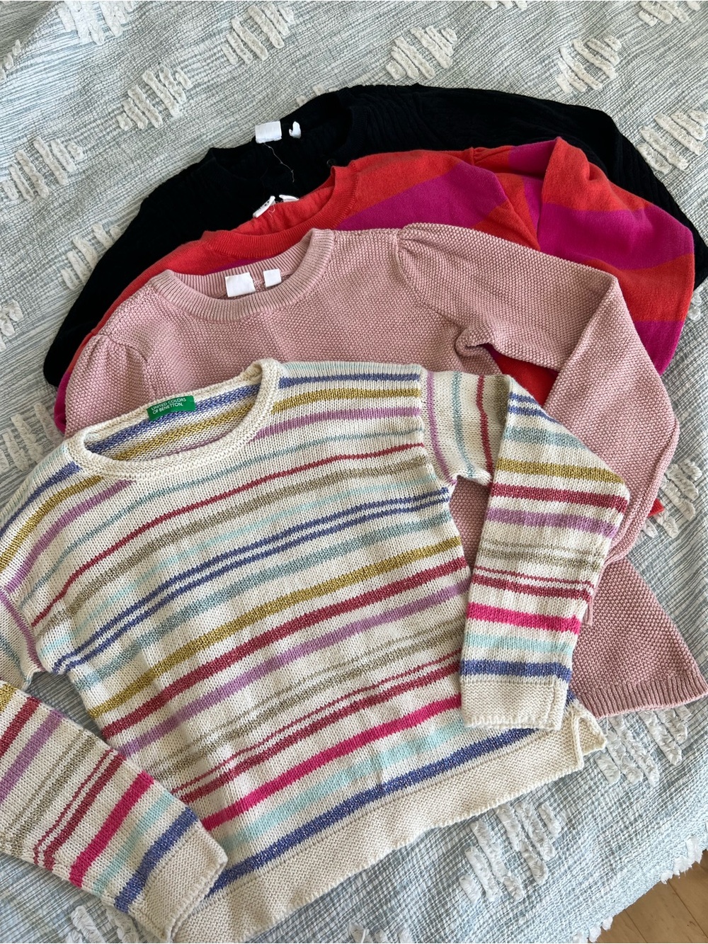 4 Crewneck Sweaters gap all size 8 girls
